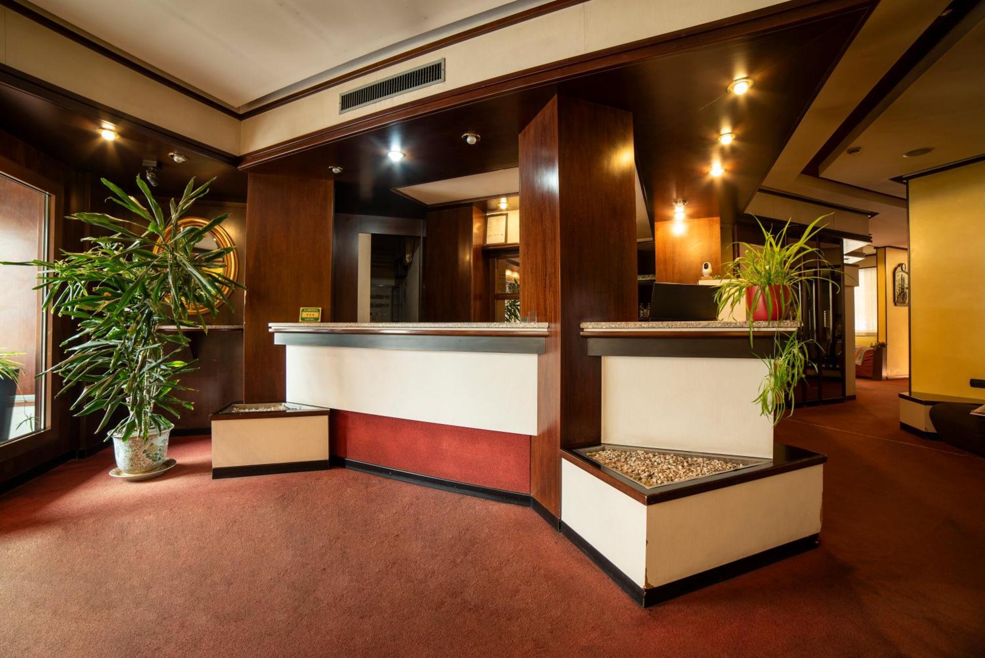 Varedo Hotel Victoria מראה חיצוני תמונה